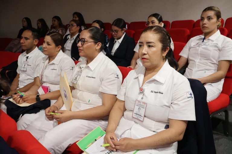 Capacitan a enfermeros del ISSSTE en procesos quirúrgicos
