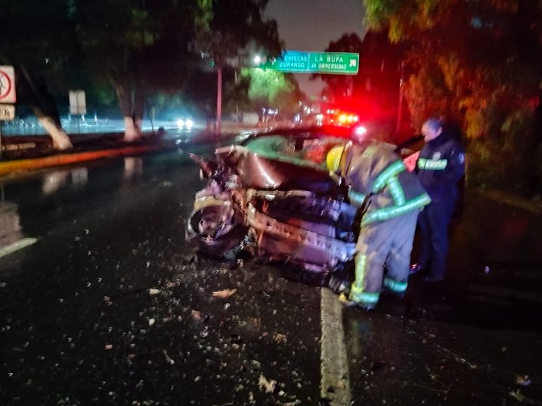 Durante la madrugada, choca aparatosamente en el bulevar