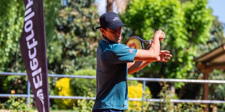 Emilio Nava se queda cerca del cuadro principal en Eastbourne
