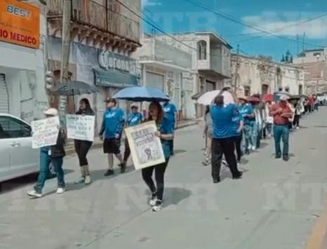 Con marcha, respaldan maestros de Nieves a la CNTE