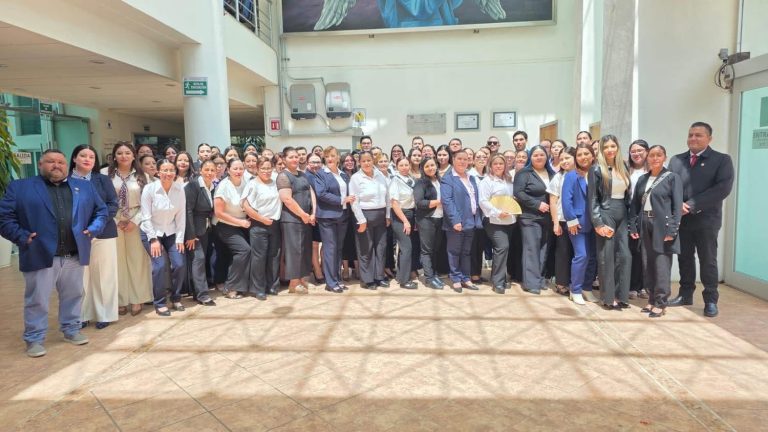 Regulariza Enfermería a 71 egresados con curso de titulación