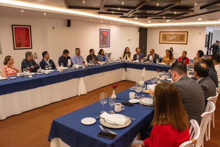 Se reúnen para planear actividades del ACS