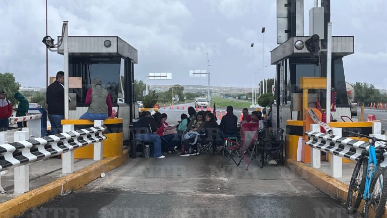 Toman docentes caseta de Morfín Chávez
