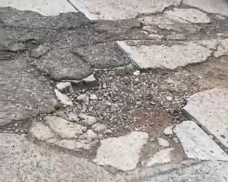 Denuncian deterioro de calle Segunda de Juventino Rosas