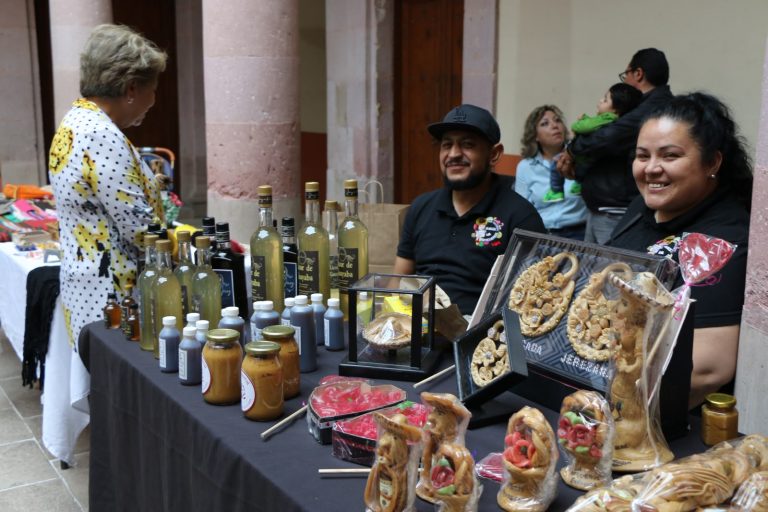 Celebran 12.ª edición del Bazar Creativo