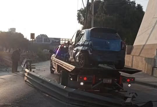 Accidente en bulevar deja dos lesionados