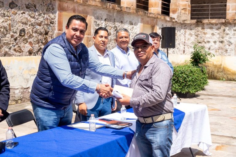 Entregan estímulos económicos a delegados municipales