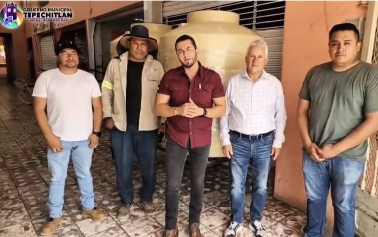 Alcalde encara a morosos del Mercado de Tepechitlán