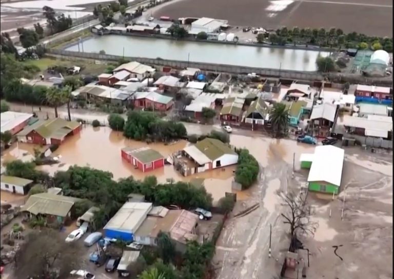 Aumentan a 13 los muertos por las lluvias en Chile