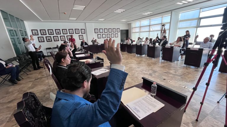 Aprueban dictámenes de la Comisión de Hacienda y Vigilancia