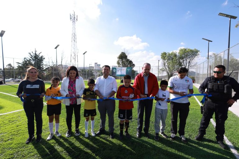 Rehabilitan dos canchas en la capital