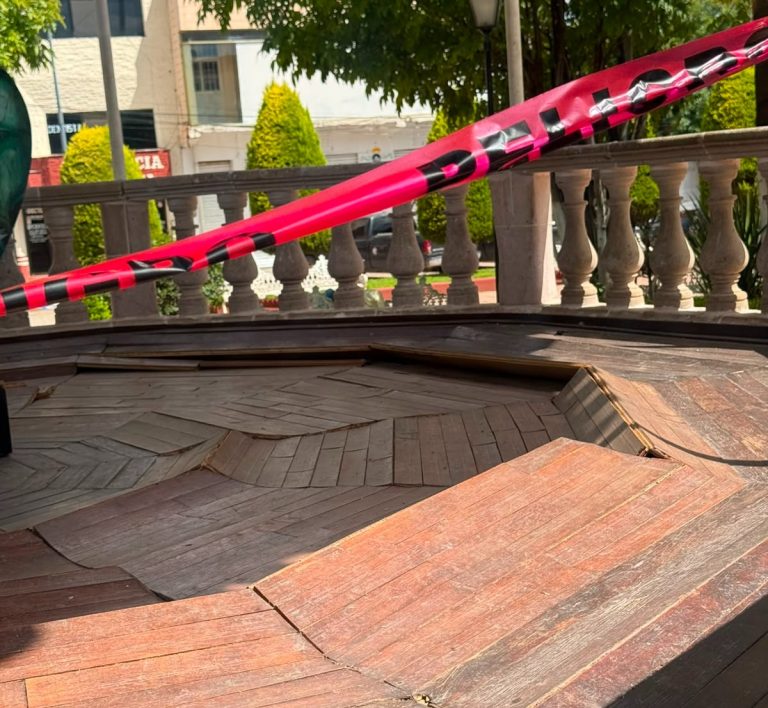 Se daña quiosco a siete meses de remodelación