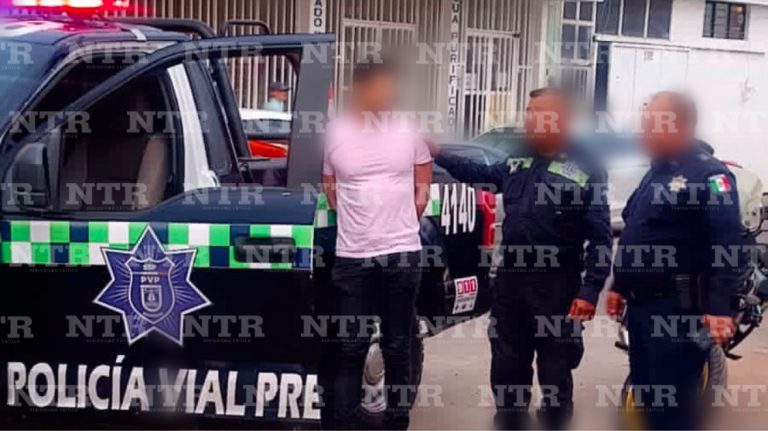 Hombre ebrio choca cinco vehículos estacionados