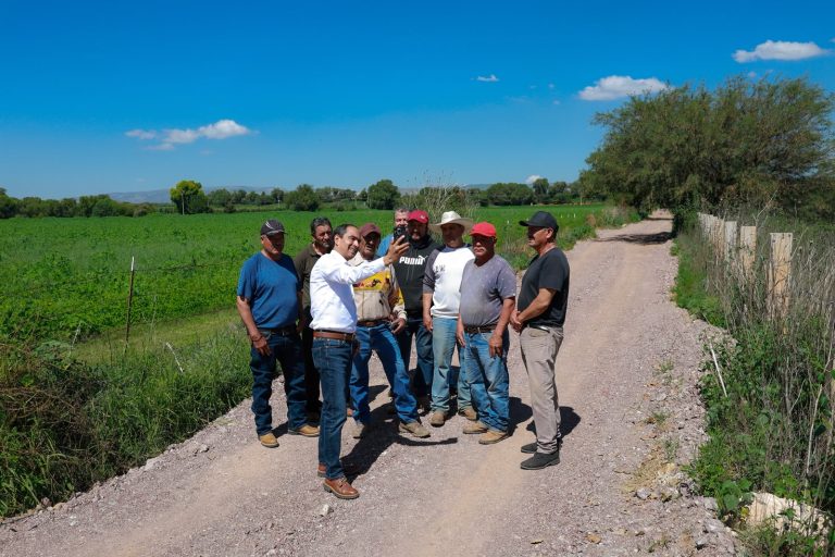 Continúa rehabilitación de caminos saca cosechas en Guadalupe