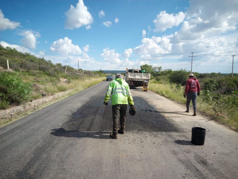 Continúan trabajos de bacheo y reencarpetamiento