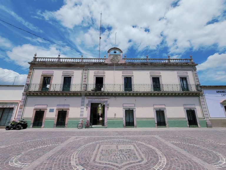 Citan a empresas y habitantes para mejorar camino en Ojocaliente