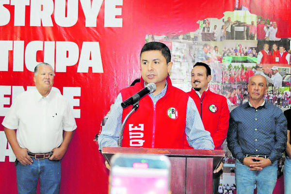 Enrique Flores tendrá que comparecer ante diputados