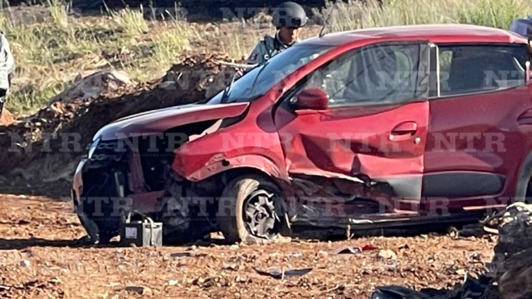 Una mujer joven lesionada tras fuerte volcadura