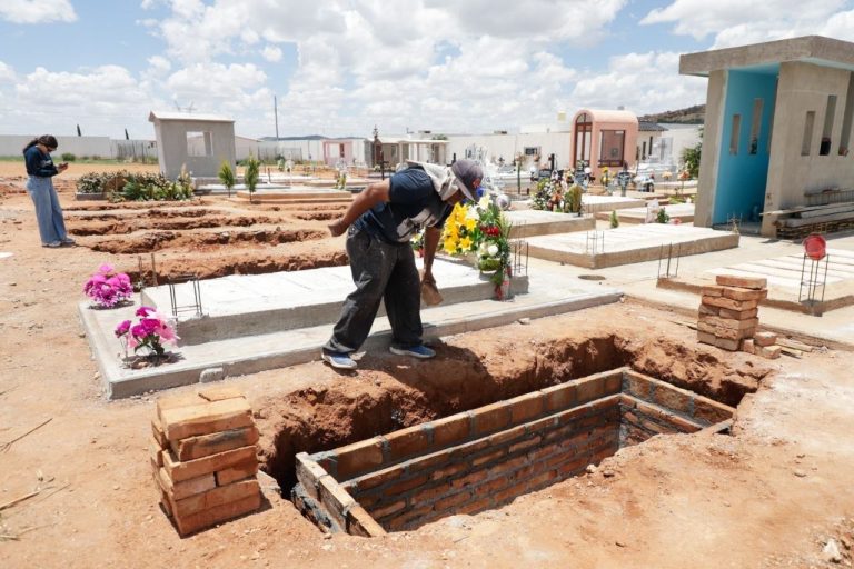 Sancionarán obras inconclusas en panteón