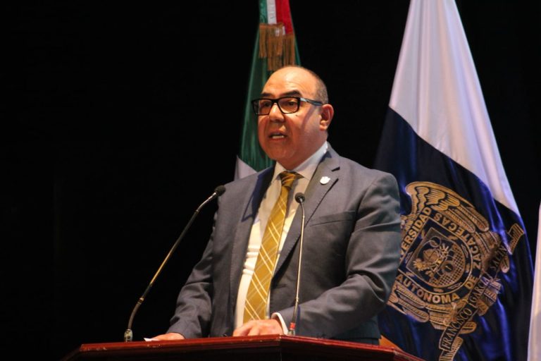 Llama Román a enfrentar crisis de la UAZ