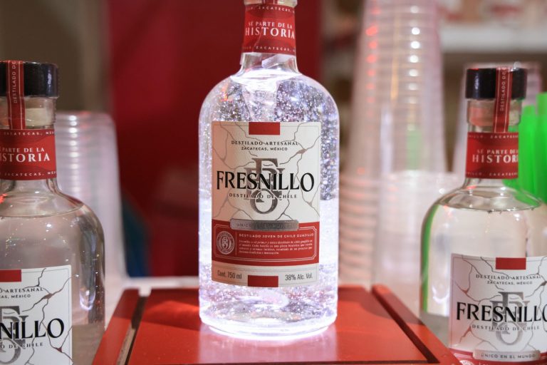 Presentes 10 marcas de mezcal zacatecano en la Fenaza