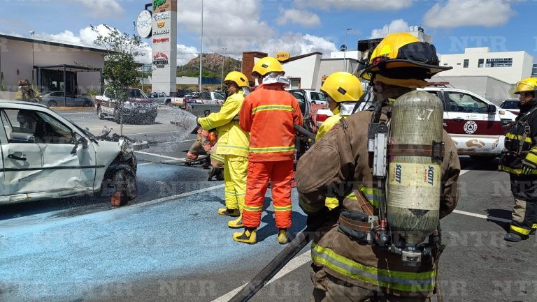Realizan simulacro de emergencia en Plaza Distrito 925