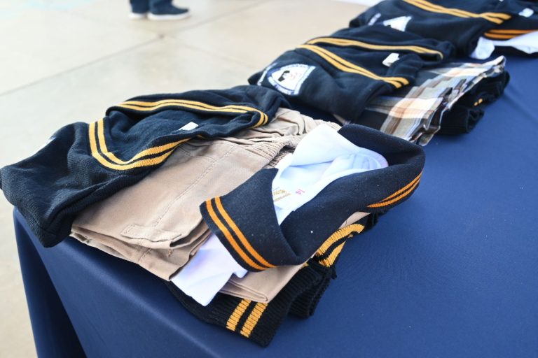 Aclaran comités anomalías en uniformes gratuitos