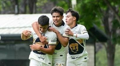 Austin Vázquez le marca a Chivas
