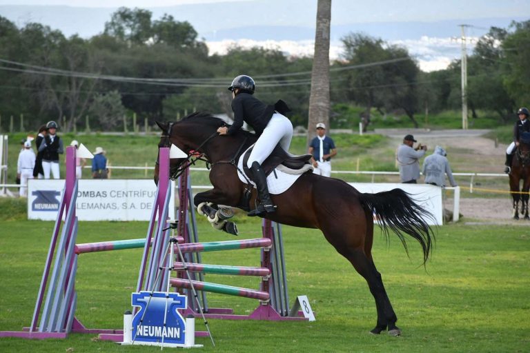 Brilla Bermeo Ecuestre en certamen nacional de Querétaro