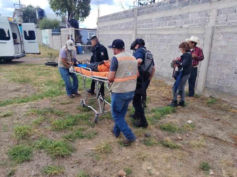 Cae pareja de una motocicleta en San Antonio del Ciprés