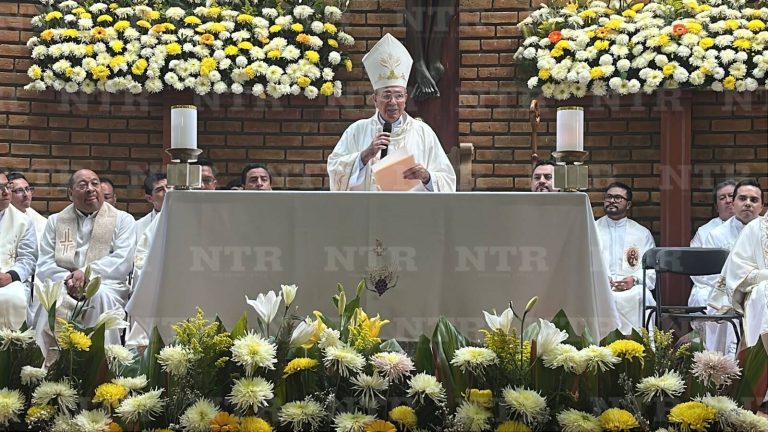 Celebra obispo 50 años de sacerdocio