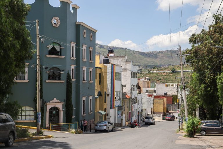 Confían vecinos de la feria en cumplimiento de acuerdos