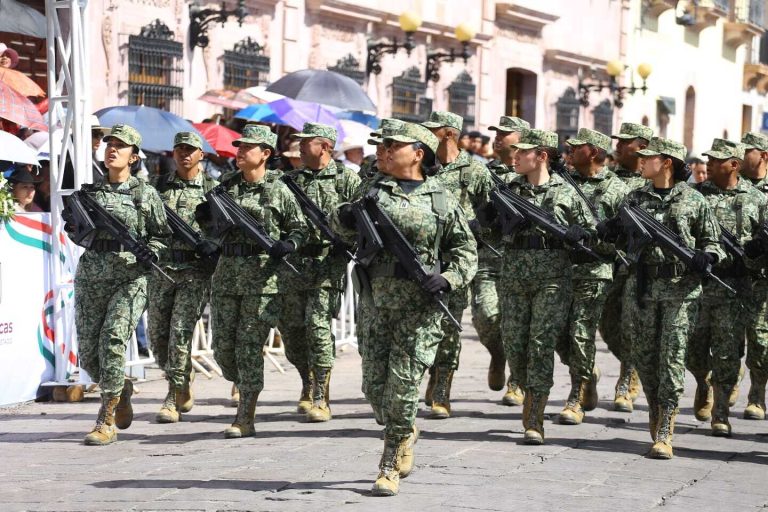 Conmemoran con desfile la Independencia de México