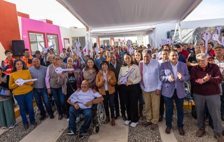 Entregan vivienda a 18 familias en Luis Moya