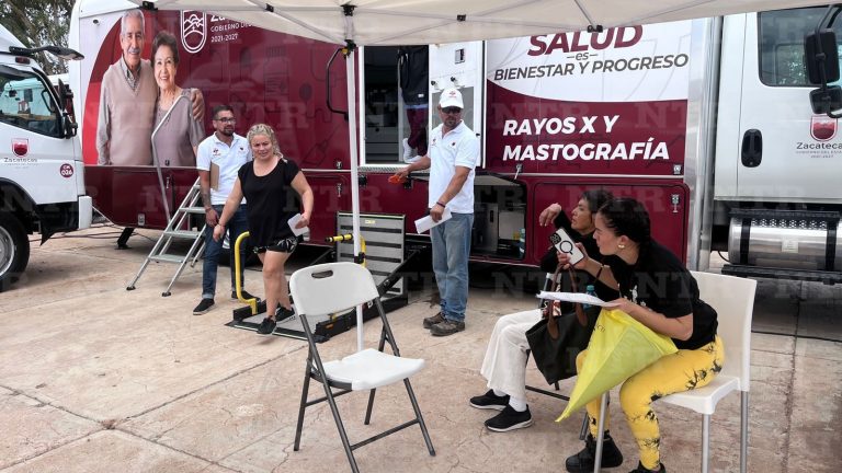 Instalan Caravana de Salud en el Monumento a la Bandera