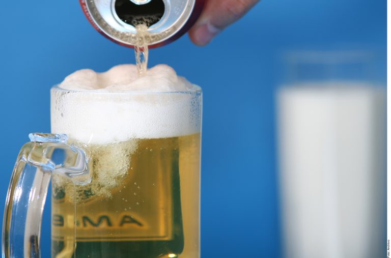 Investiga SSZ venta de alcohol adulterado