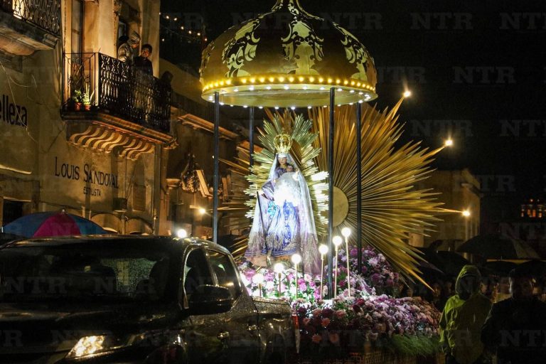 Lluvia no detiene romería de la Virgen de los Remedios