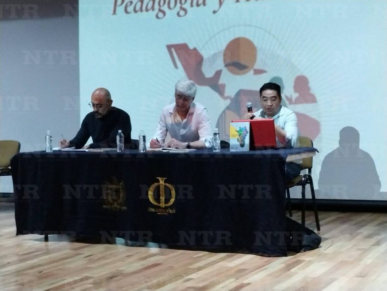 Presenta Kozlarek su libro en el Manuel Felguérez
