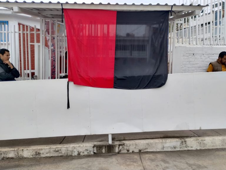 Protestan docentes de la primaria Ford 135