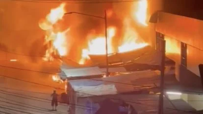 Se incendia mercado central de Acapulco