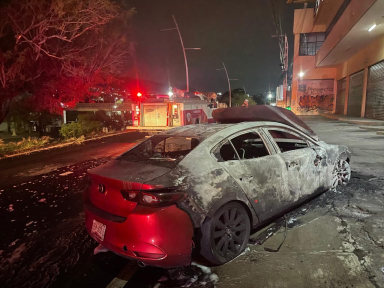 Se incendia vehículo en el bulevar; no hay heridos