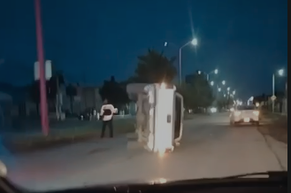 Se vuelca camioneta en carretera a Sauceda de la Borda