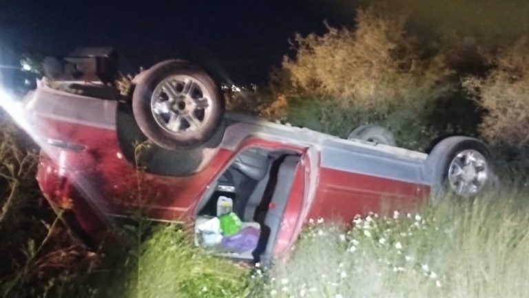 Se vuelca mujer cerca de Los Conde, en Río Grande