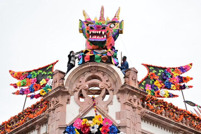 Participa FGJE en decoración de fachadas del Centro Histórico