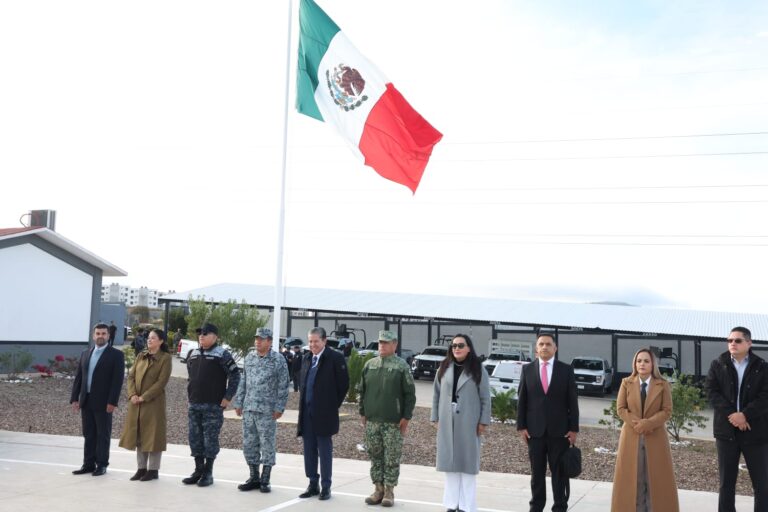 Encabeza DMA Honores a la Bandera