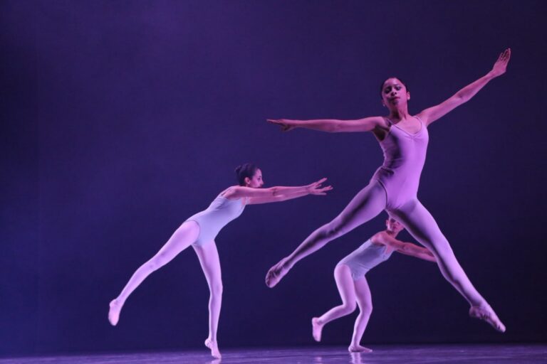 Emociones y música en el segundo día de la Temporada de Danza