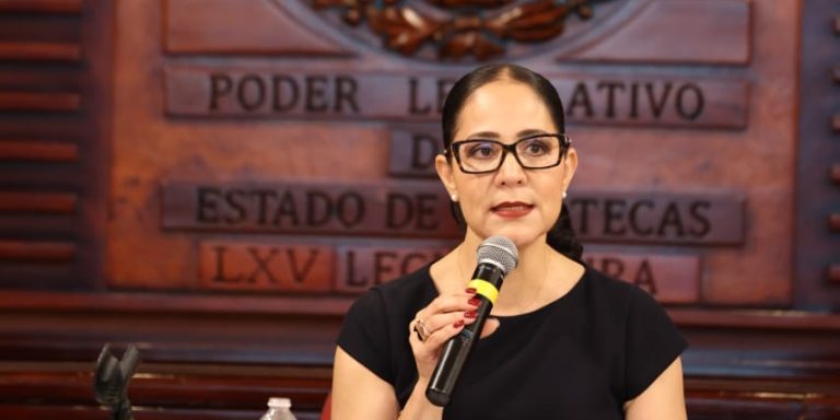 Comparece secretaria de Administración ante comisión legislativa