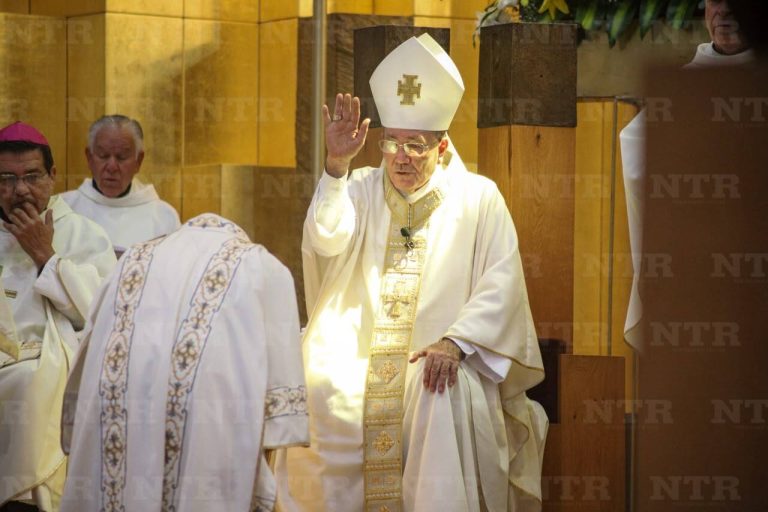 Celebra obispo 50 años de ordenación sacerdotal