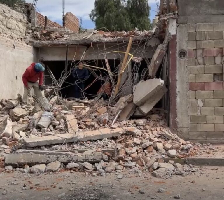Demuelen la vivienda más afectada con la explosión en Ojocaliente
