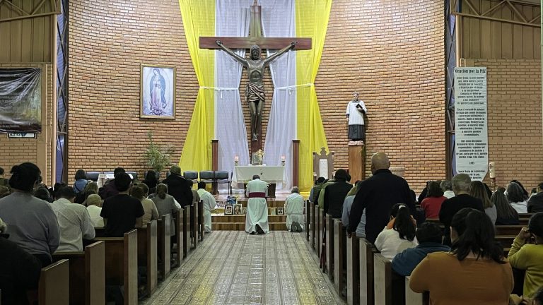 Disminuye población católica: obispo